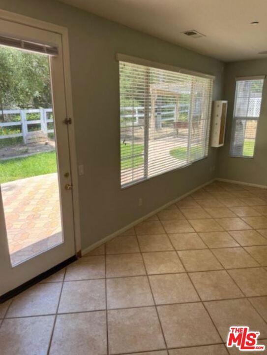 1808 Fallbrook Oaks Court, Fallbrook CA: https://media.crmls.org/mediaz/dfe493a2-7a12-40b7-aee6-6a6ad24a64d6.jpg
