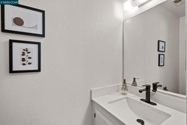 1050 Mohr Ln, Concord CA: https://media.crmls.org/mediaz/dfe4f000-f8b9-4559-a2ea-1577b3b2786b.jpg