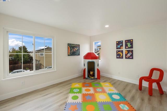 5089 Winterbrook Ave, Dublin CA: https://media.crmls.org/mediaz/dfe5678b-a26c-4678-90f8-7079e7cb0264.jpg