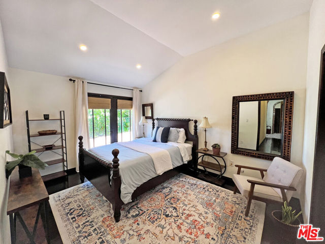 12751 Mulholland Drive, Beverly Hills CA: https://media.crmls.org/mediaz/dfe58a11-4eb5-41da-a25e-47cdbaf32cfe.jpg