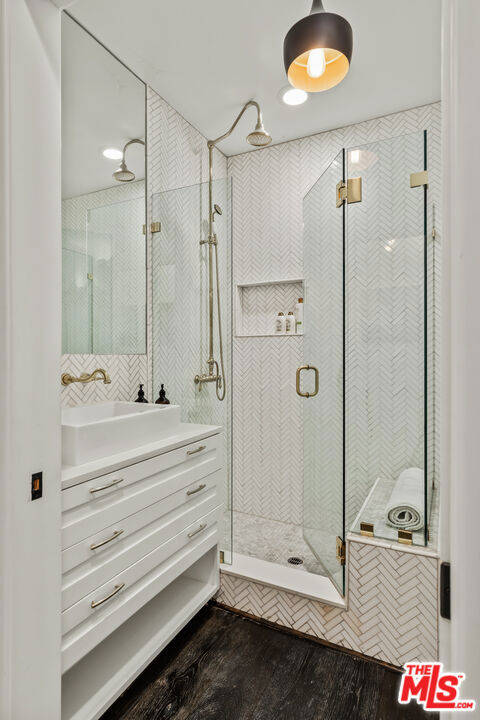 3159 Thatcher Avenue, Marina del Rey CA: https://media.crmls.org/mediaz/dfe6aae0-e121-41ea-b4aa-d97be5ae03bd.jpg