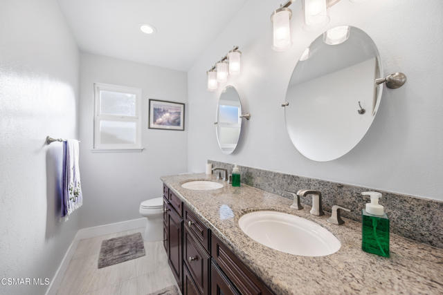 952 Carefree Drive, Simi Valley CA: https://media.crmls.org/mediaz/dfe723bc-9c7d-4199-b205-6b63bd934d1a.jpg