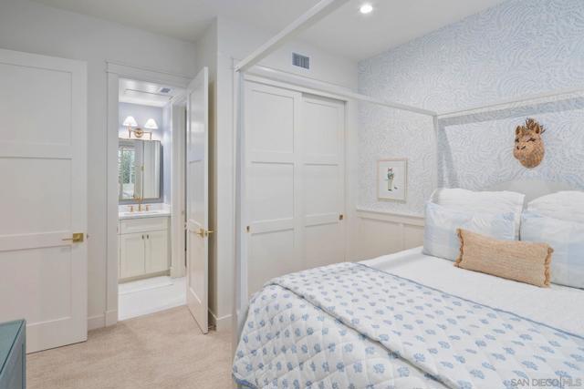 552 G Avenue, Coronado CA: https://media.crmls.org/mediaz/dfe76a02-d18d-4741-a69d-620eca6e6e1e.jpg