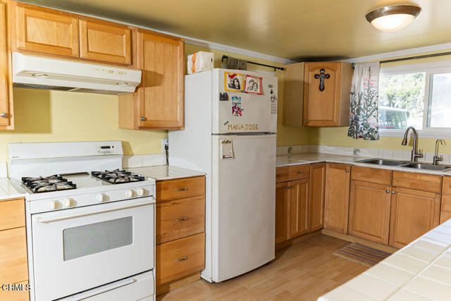 710 W Harvard Boulevard, Santa Paula CA: https://media.crmls.org/mediaz/dfe8f4f8-d86e-4bf7-ba4f-a5d50b7aa758.jpg