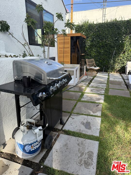 643 N Vista St, Los Angeles CA: https://media.crmls.org/mediaz/dfe8fd27-1991-437f-ab94-60bc1c0ff8f8.jpg