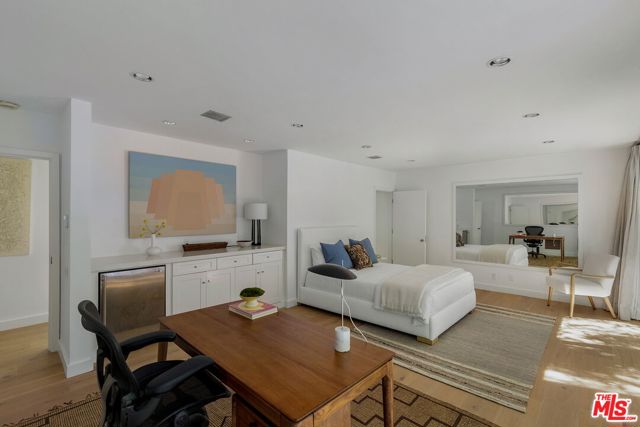 1726 Stone Canyon Road, Los Angeles CA: https://media.crmls.org/mediaz/dfe9626a-d3a1-4aef-99a8-aabc77ea54ec.jpg
