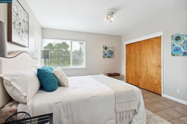1810 Meadow Lane, Walnut Creek CA: https://media.crmls.org/mediaz/dfe9656d-c6ff-41d1-991a-f45acee40988.jpg
