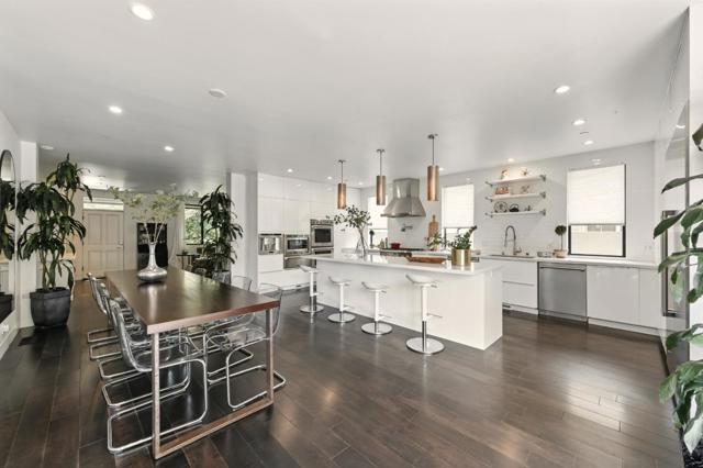 543 8th Avenue, Menlo Park CA: https://media.crmls.org/mediaz/dfe98320-dba7-422f-8a83-13277d701d58.jpg