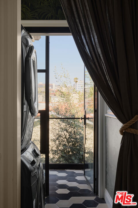 https://media.crmls.org/mediaz/dfe9a00c-b628-42f9-83c8-4ad76fdd342f.jpg?preset=X-Large