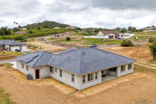 29527 Viking View Ln, Valley Center CA: https://media.crmls.org/mediaz/dfe9f14e-0f27-46a5-a48d-a9bb5438ac02.jpg