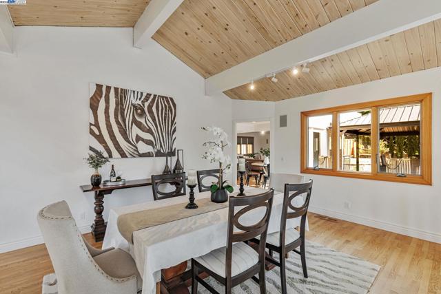 324 Merrilee Place, Danville CA: https://media.crmls.org/mediaz/dfeaa67c-0538-471f-adfd-80ec6eec98fc.jpg