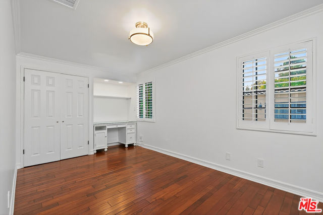 322 25th Street, Santa Monica CA: https://media.crmls.org/mediaz/dfeaabda-b5d8-44a9-b9b5-ba1861cf2cbb.jpg