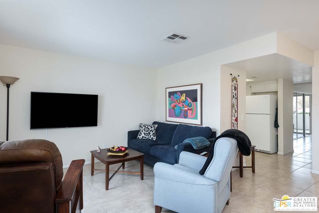 32505 Candlewood Drive, Cathedral City CA: https://media.crmls.org/mediaz/dfeaec66-3675-4bc7-a71b-b89eee275d64.jpg