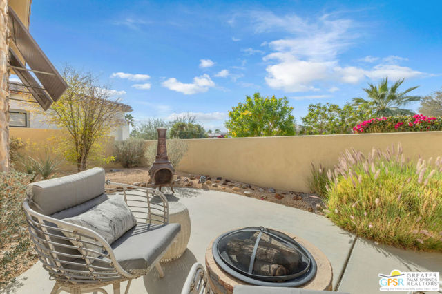 41728 Via Treviso, Palm Desert CA: https://media.crmls.org/mediaz/dfeb12ab-9114-44b4-8a18-e44d8b1a3fac.jpg