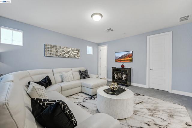 Image 5 of 41 For 7228 Carneros Ln