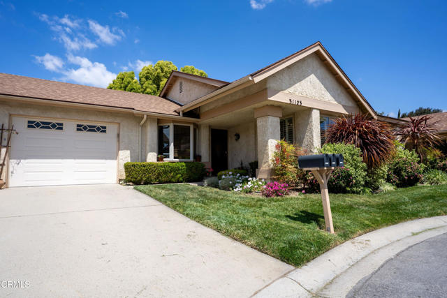 31123 Village 31, Camarillo CA: https://media.crmls.org/mediaz/dfed8f75-1a91-4a35-896f-6b9ab9fa8f32.jpg