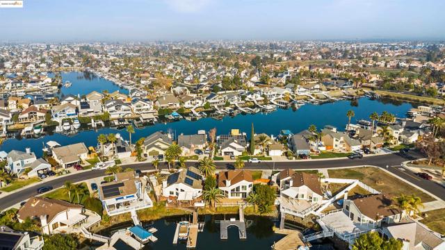 4730 Spinnaker Way, Discovery Bay CA: https://media.crmls.org/mediaz/dfede62d-52da-42b8-99dc-e8b912520468.jpg