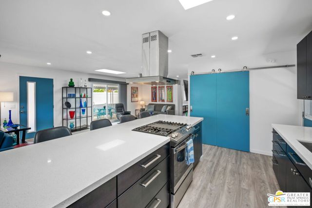 240 Los Pinos Drive, Palm Springs CA: https://media.crmls.org/mediaz/dfedef51-afb0-47cf-b7e3-771589e59b78.jpg