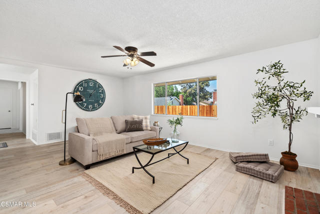 951 Tapies Court, Newbury Park CA: https://media.crmls.org/mediaz/dfee08a3-e971-417f-b771-323de62c3772.jpg