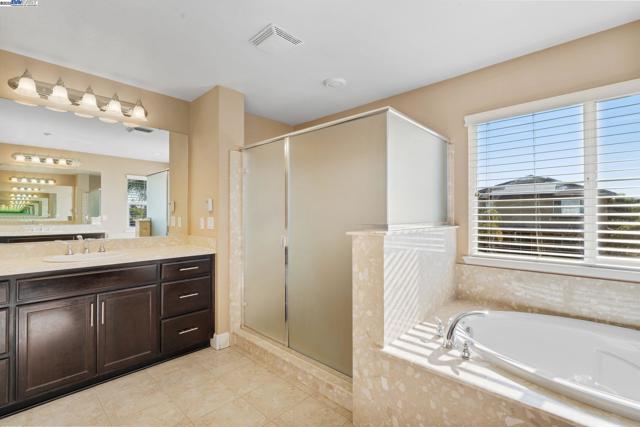 2255 Sugarloaf Ct, Brentwood CA: https://media.crmls.org/mediaz/dfee08ee-bb6b-4279-8b7d-b66e8b7bc834.jpg