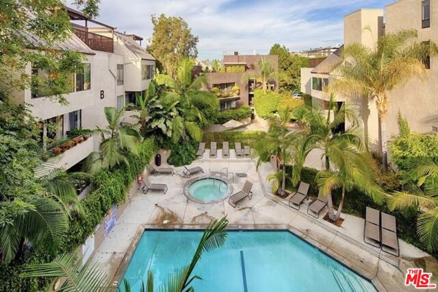 950 N Kings Road, West Hollywood CA: https://media.crmls.org/mediaz/dfeeab7a-07bf-4349-9835-d0998e00220b.jpg