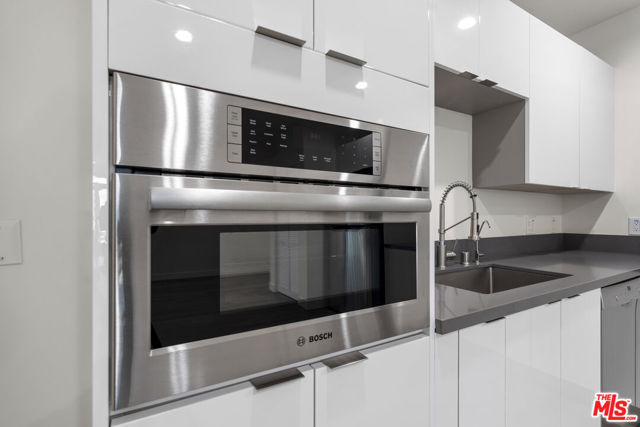 900 S Kenmore Avenue, Los Angeles CA: https://media.crmls.org/mediaz/dfeef1a6-348e-4c74-8d87-0072b169f2a1.jpg