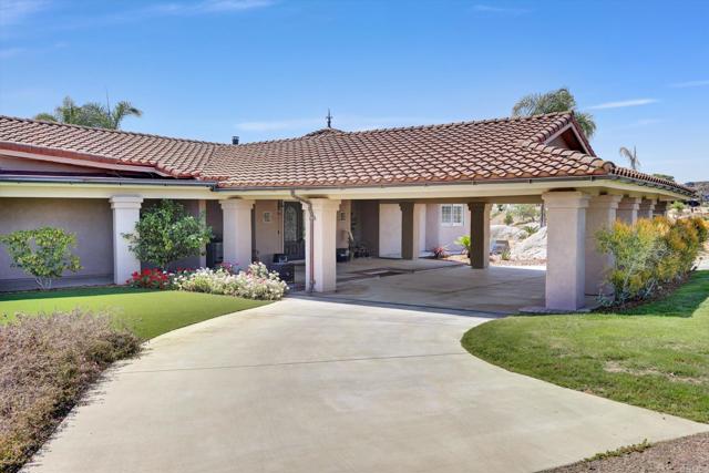 36485 Carney Road, Valley Center CA: https://media.crmls.org/mediaz/dfef7352-03c3-4795-b205-d692536d7469.jpg
