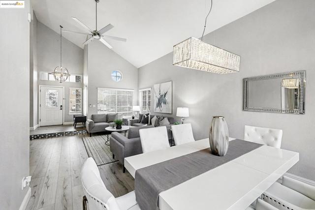 2127 Prestwick Dr, Discovery Bay CA: https://media.crmls.org/mediaz/dfef9198-3ff2-42c4-ab66-cb4790089547.jpg