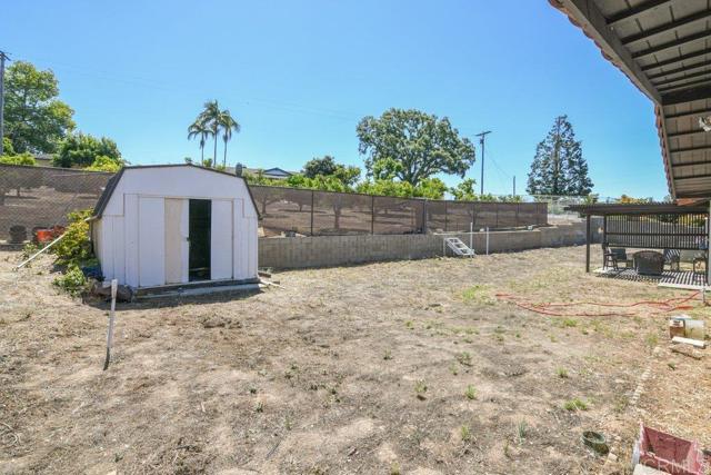 1736 Bellington Lane, Fallbrook CA: https://media.crmls.org/mediaz/dfefb7d3-c6b4-43e4-a131-add83c3f57c7.jpg