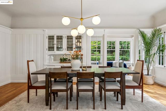 118 Hillside Ave, Piedmont CA: https://media.crmls.org/mediaz/dff05040-b828-4192-9f82-98abe8635410.jpg