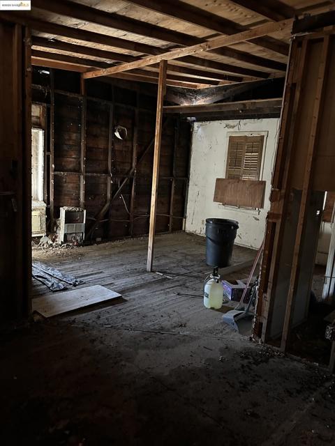 39 Main St, Isleton CA: https://media.crmls.org/mediaz/dff0e30f-85cc-408b-ab4b-aa5e7c4066b6.jpg