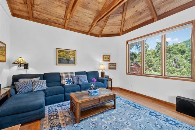 5224 Twin Falls Road, Morgan Hill CA: https://media.crmls.org/mediaz/dff16c15-34fc-4b78-b69c-e7ee5f486200.jpg