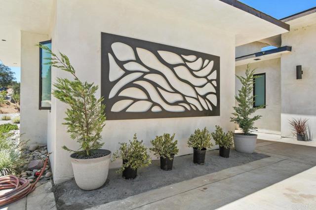 573 Lilac Ranch Rd, Alpine CA: https://media.crmls.org/mediaz/dff195d1-13e4-4c69-8a9d-e94fb6eb5bf3.jpg