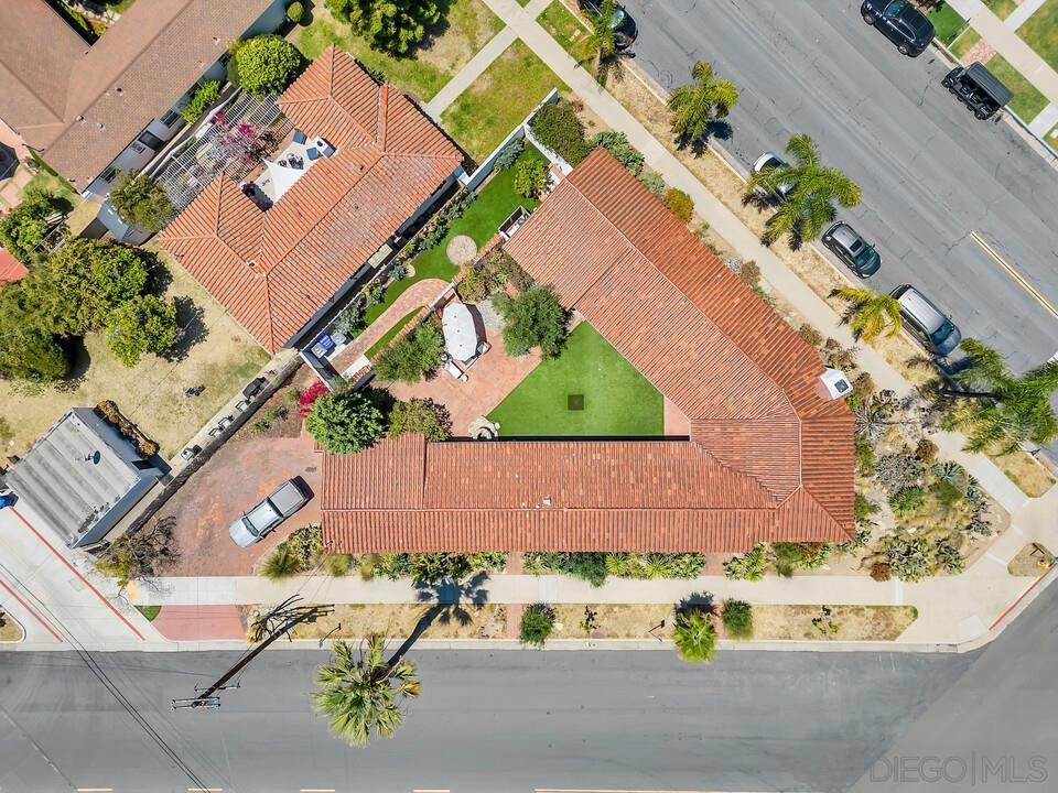 https://media.crmls.org/mediaz/dff1dd9b-349f-4e1f-a623-e3f6402ec399.jpg?preset=X-Large