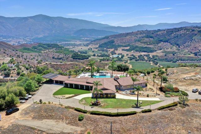 36485 Carney Road, Valley Center CA: https://media.crmls.org/mediaz/dff1e025-ecc8-4c43-ba78-b8553d104319.jpg