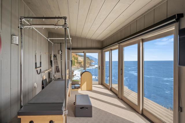 53810 Highway 1, Big Sur CA: https://media.crmls.org/mediaz/dff20daa-0670-49b8-95e0-b4b3b15e35f7.jpg