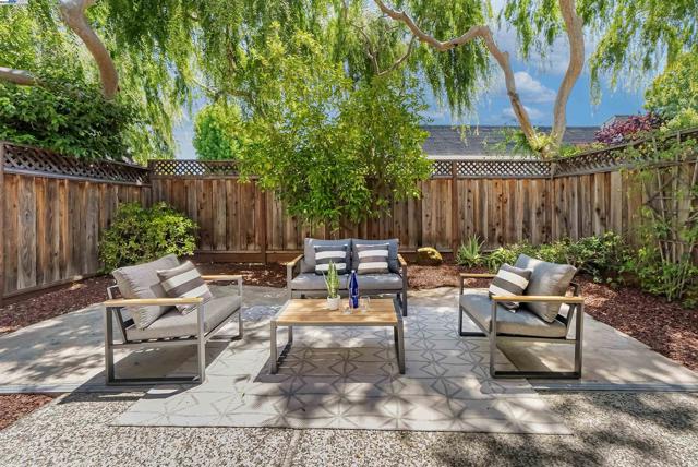 163 Gladys Ave, Mountain View CA: https://media.crmls.org/mediaz/dff21dad-84e3-44ff-94c5-6f952f6fe58a.jpg