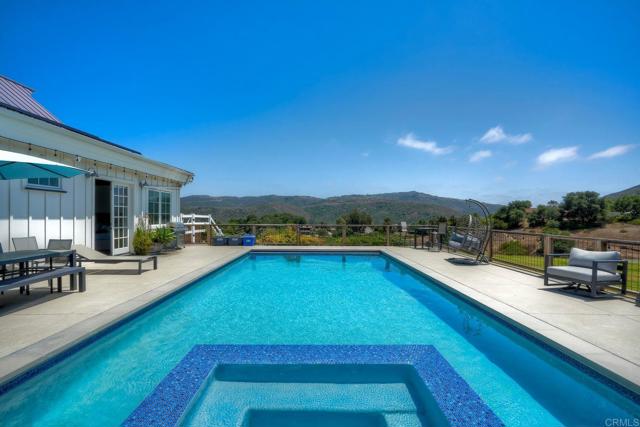 7702 Camino Sereno, Escondido CA: https://media.crmls.org/mediaz/dff231c1-addf-4240-8c61-4c7e2049bb17.jpg