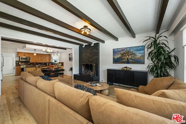 5905 S Chariton Avenue, Los Angeles CA: https://media.crmls.org/mediaz/dff28668-f348-4029-9bb3-b1d24b403fb8.jpg