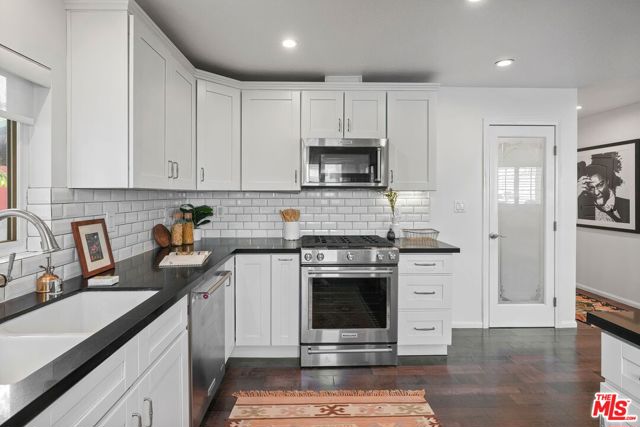 614 Rosemont Avenue, Los Angeles CA: https://media.crmls.org/mediaz/dff28f42-4737-49d7-9c5b-361fa8a0a66a.jpg