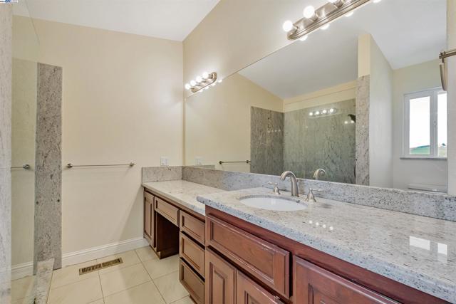 41794 Vargas Rd, Fremont CA: https://media.crmls.org/mediaz/dff2d94b-cf96-41b1-8661-5564d885d8e6.jpg