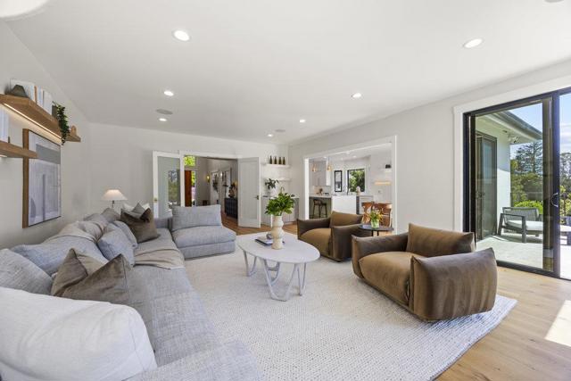 1095 Macadamia Drive, Hillsborough CA: https://media.crmls.org/mediaz/dff2de01-9410-4e11-8ed7-f353d2fe279c.jpg