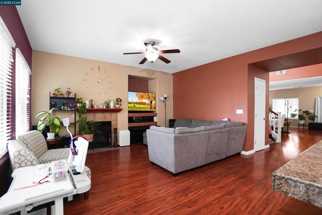 115 Montevino Ct, Oakley CA: https://media.crmls.org/mediaz/dff31b16-1c17-45b9-a38e-147e9b243d53.jpg