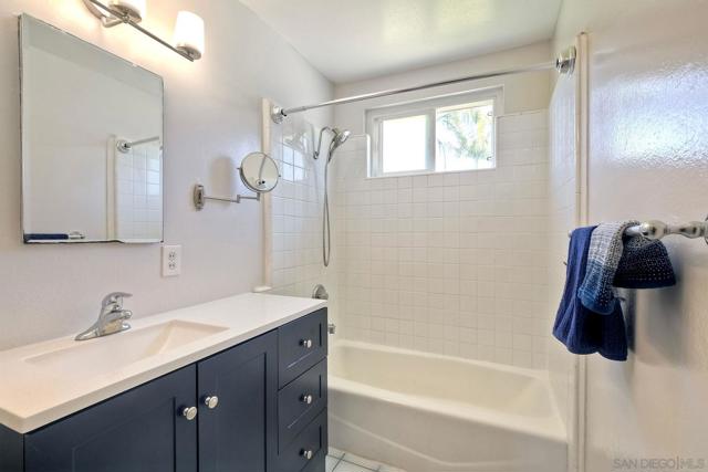 1729 Lahoud, Cardiff by the Sea CA: https://media.crmls.org/mediaz/dff32462-b057-429e-94c3-6f5c3f3e8c6a.jpg