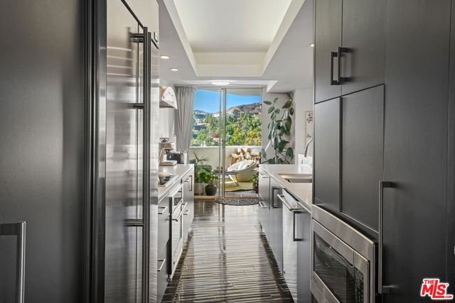 7250 Franklin Avenue, Los Angeles CA: https://media.crmls.org/mediaz/dff3ee76-08bf-4de0-9f5a-df5373b63757.jpg
