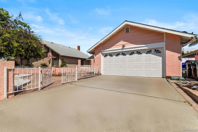 1095 Stillwell Ave, San Diego CA: https://media.crmls.org/mediaz/dff428c6-ffff-4150-a4bc-c88c36fcbefb.jpg