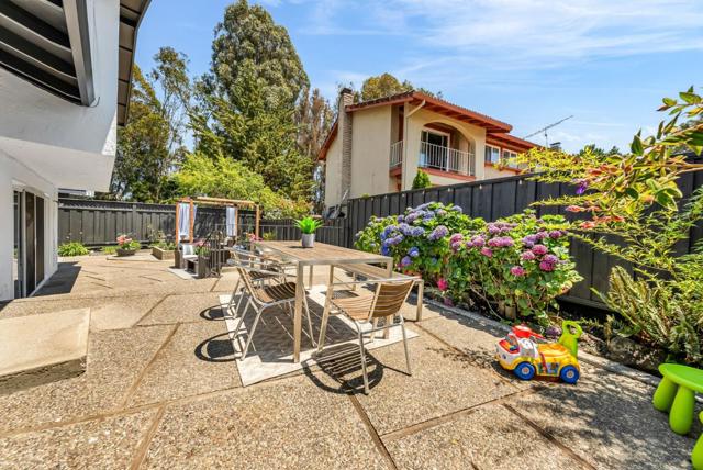 6 Whitecliff Court, San Mateo CA: https://media.crmls.org/mediaz/dff51883-4508-4d1d-ba0a-a79c2feb73a8.jpg
