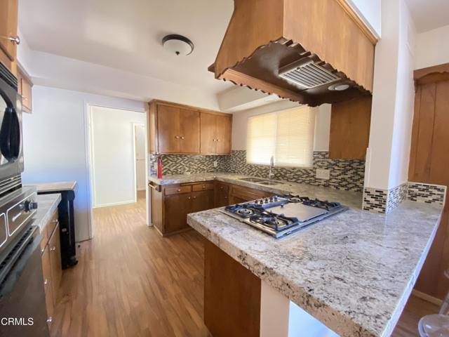 10315 Mcbroom Street, Sunland CA: https://media.crmls.org/mediaz/dff5423b-ae3e-43d3-9672-2dd82900d571.jpg