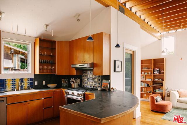803 Boccaccio, Venice CA: https://media.crmls.org/mediaz/dff54678-620e-4b65-832a-340680550764.jpg