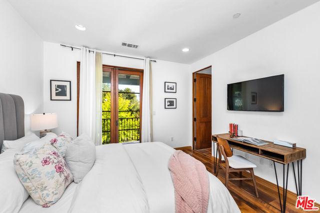 5850 Lapworth Drive, Agoura Hills CA: https://media.crmls.org/mediaz/dff58632-4f84-4c46-a080-4409fbe211a2.jpg